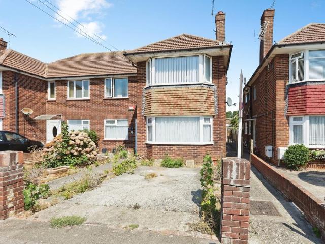 Flat for sale in East Cliff, Acol