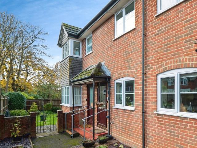 Flat for sale in Fair Oak and Horton Heath, Helford