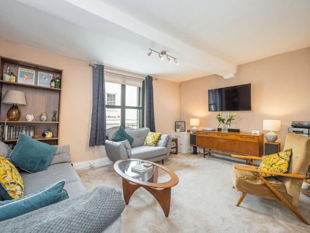 Flat for sale in Monmouth, Wales