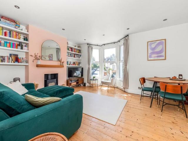 Flat for sale in West Norwood, Greater London