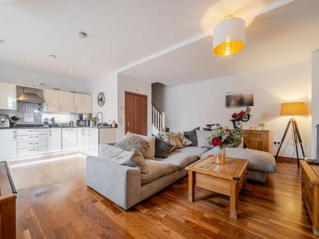 Flat for sale in East Greenwich, Greater London