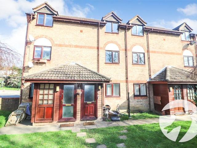 Flat for sale in Northumberland Heath, Greater London