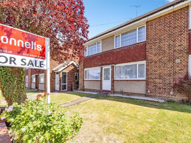 Flat for sale in Bushey