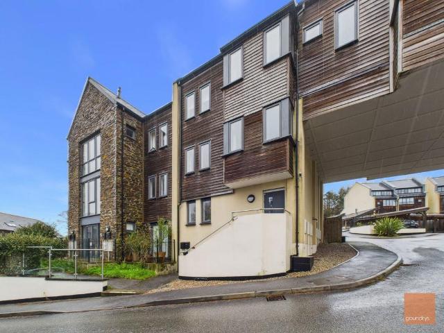Flat for sale in Newham, Penweathers