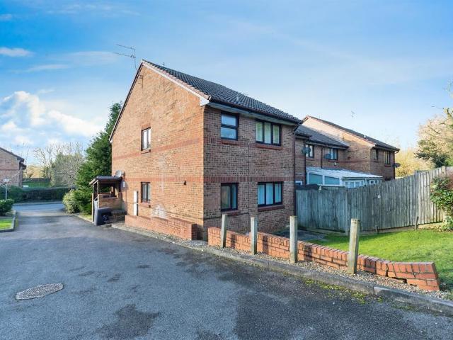 Flat for sale in South Hatfield, Welwyn Hatfield