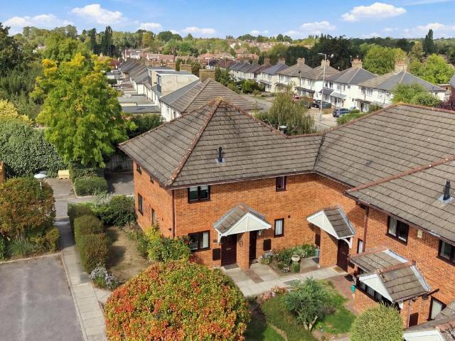 Flat for sale in Potters Bar, Hertsmere