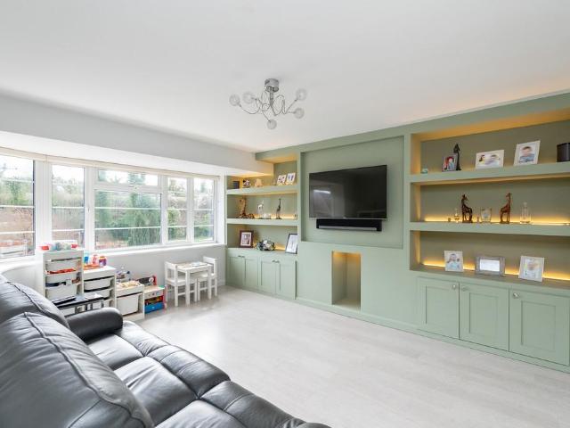 Flat for sale in Pachesham Park, Surrey