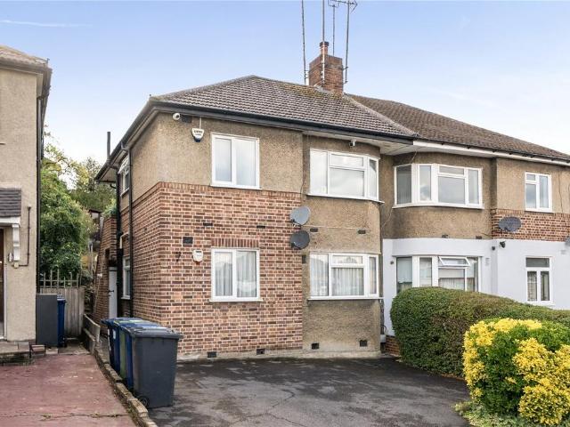 Flat for sale in East Barnet, Greater London