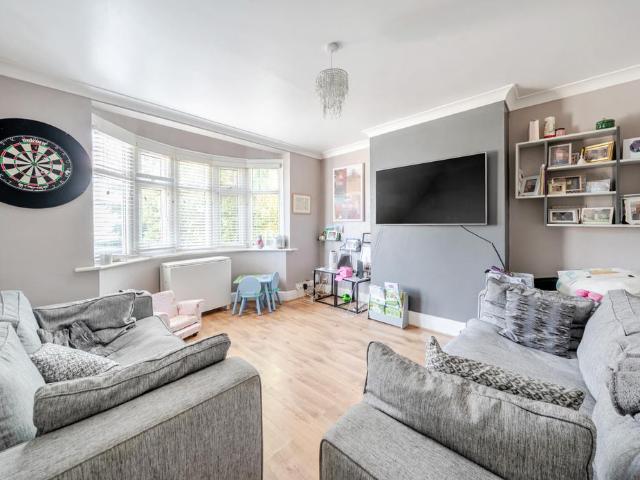 Flat for sale in Kingsbury, Greater London
