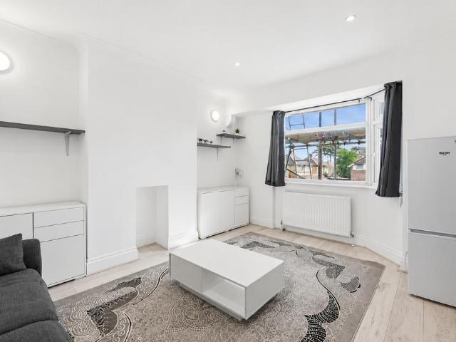 Flat for sale in London Borough of Hounslow, Greater London