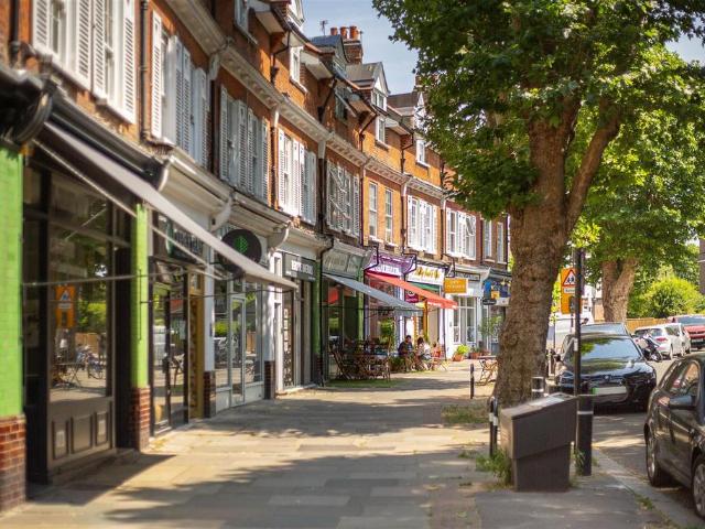 Flat for sale in London Borough of Hounslow, Strand