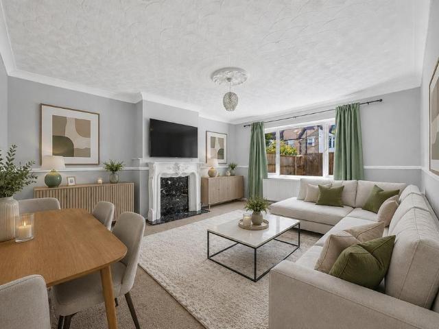 Flat for sale in London Borough of Croydon, Addiscombe
