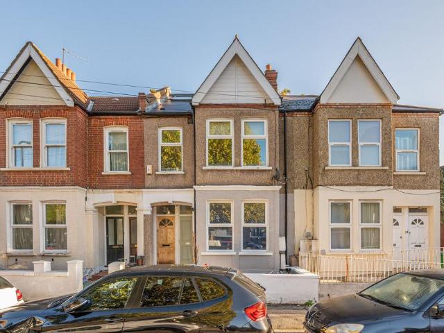Flat for sale in London Borough of Merton, Collier's Wood