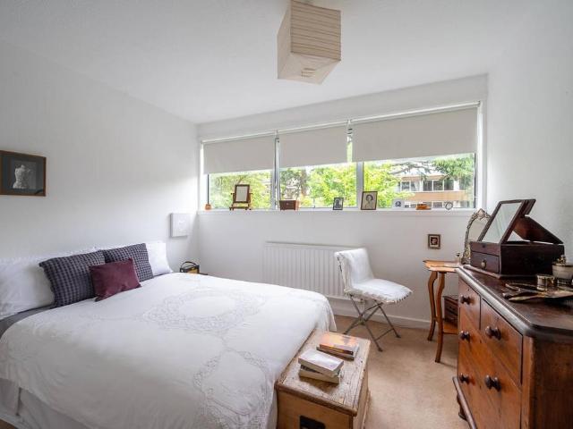 Flat for sale in Southfields, Greater London