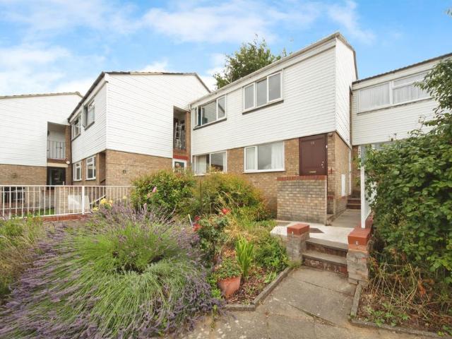 Flat for sale in Farley Hill, Spring Park