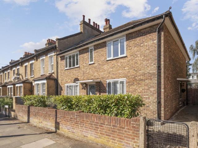 Flat for sale in London Borough of Merton, Merton Park