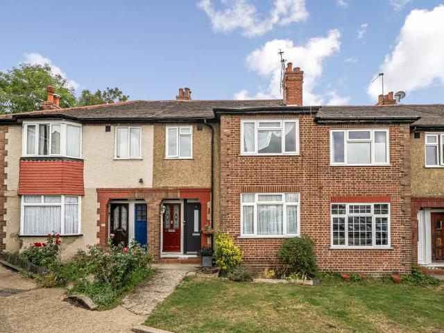 Flat for sale in Wood End, Greater London