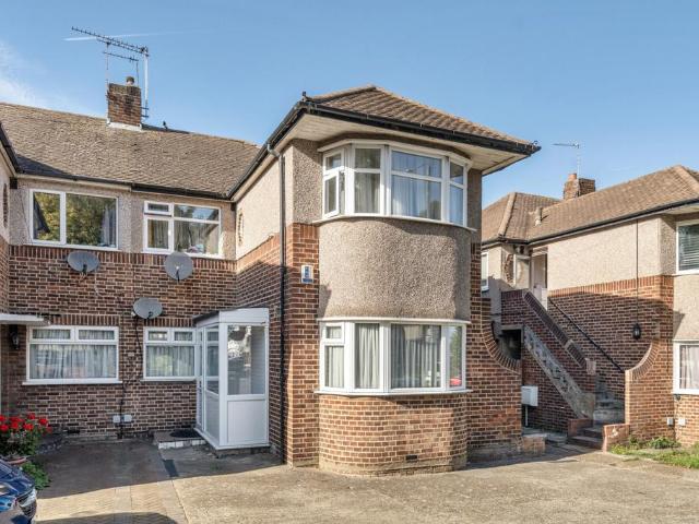 Flat for sale in Belle Grove, Greater London