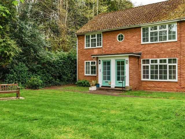 Flat for sale in St Albans, Five Acres