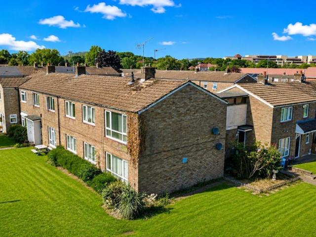 Flat for sale in Pouchen End, Hertfordshire