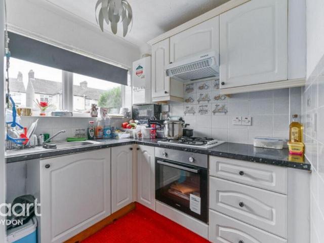 Flat for sale in London Borough of Croydon, Selhurst