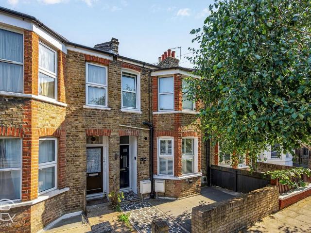 Flat for sale in London Borough of Ealing, Hanwell