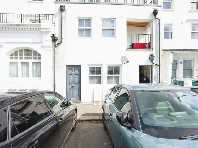 Flat for sale in Fishersgate, West Sussex
