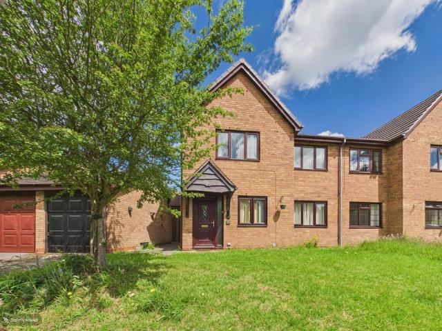 Flat for sale in Sutton Coldfield, West Midlands