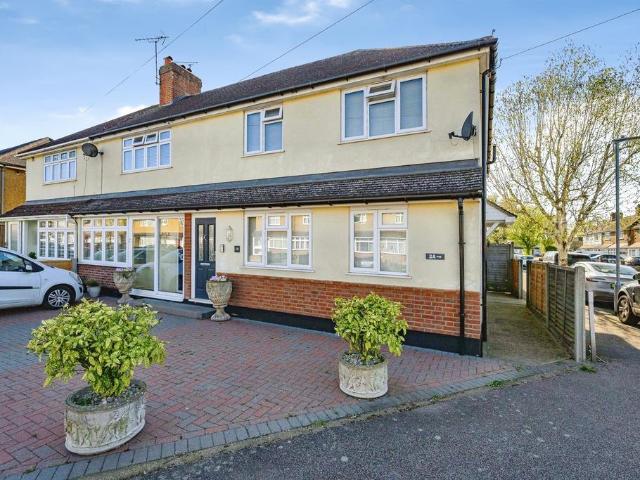 Flat for sale in Kingswood, North Watford