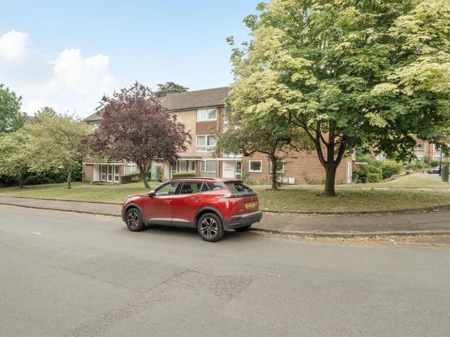 Flat for sale in Furze Platt, Maidenhead