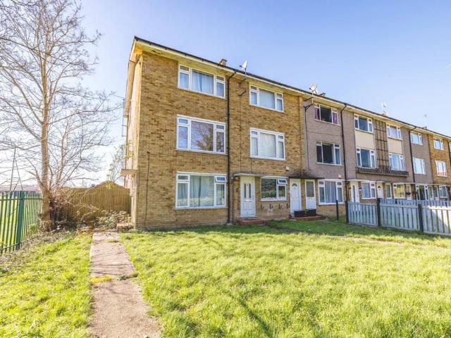 Flat for sale in Iver, Iver Heath