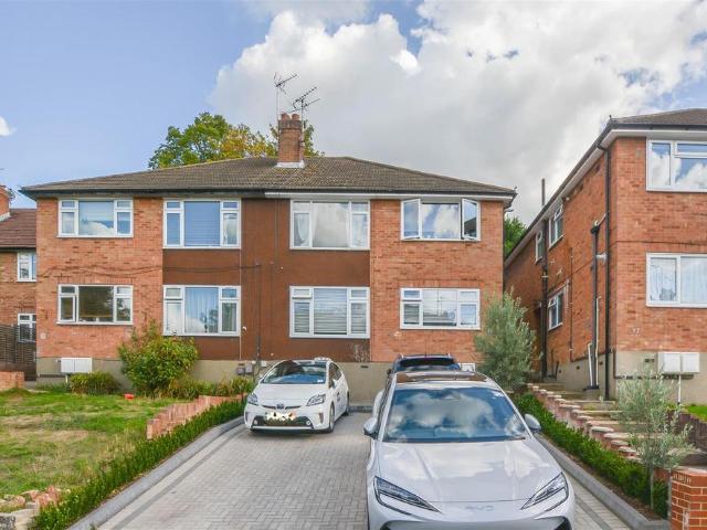 Flat for sale in Great Warley, Brentwood