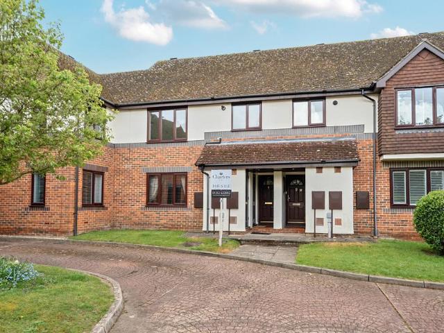 Flat for sale in Hart, Hampshire