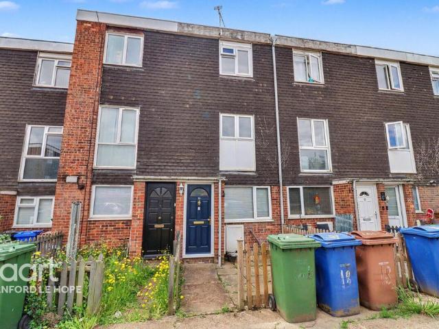 Flat for sale in Stanford-le-hope, Isle Of Man