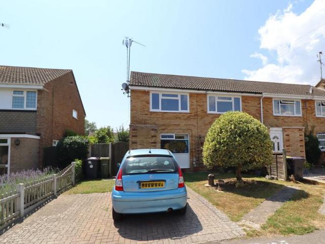 Flat for sale in Barling, Essex