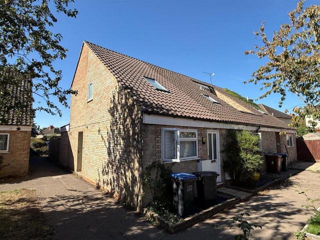 Flat for sale in Hatfield, Fretherne