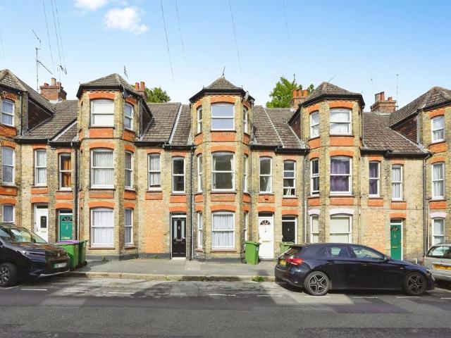 Flat for sale in Folkestone