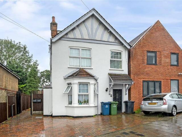 Flat for sale in Little Stanmore, Greater London
