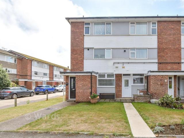 Flat for sale in Upton, Acol