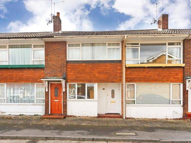 Flat for sale in Lower Halliford, Surrey