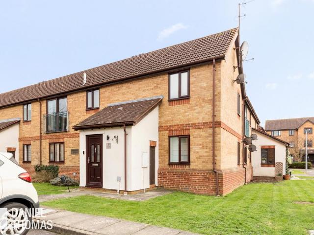 Flat for sale in Epping, Essex