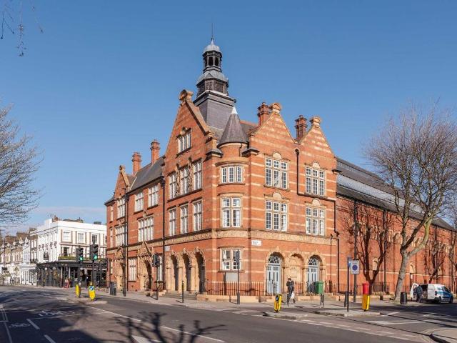 Flat for sale in Kentish Town, Greater London