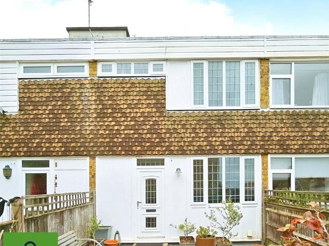Flat for sale in Upton, Acol