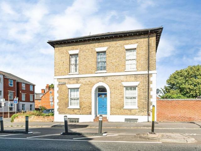 Flat for sale in Newtown, Reading