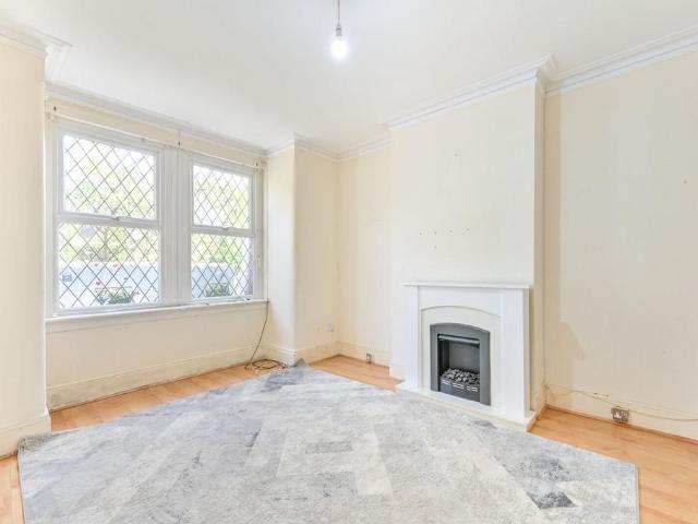 Flat for sale in Dollis Hill, Greater London