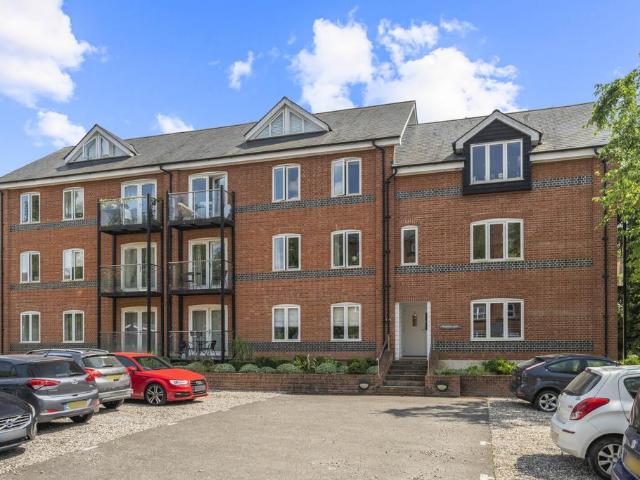 Flat for sale in Epping, Essex