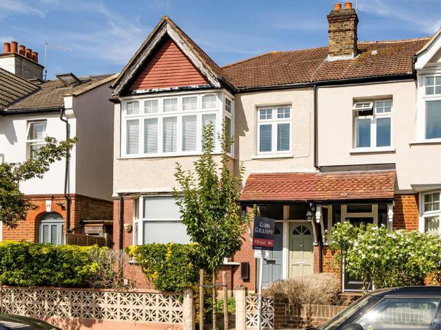 Flat for sale in London Borough of Ealing, Greater London