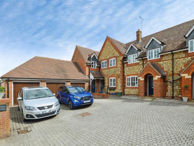 Flat for sale in Chartridge, Chesham