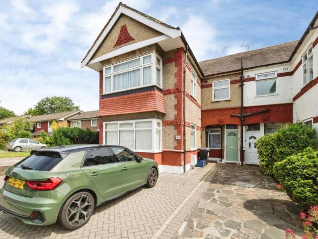 Flat for sale in South Woodford, Greater London
