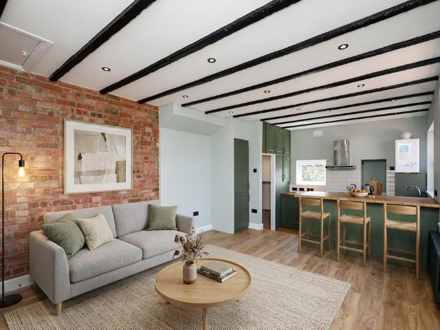 Flat for sale in London Borough of Ealing, Greater London